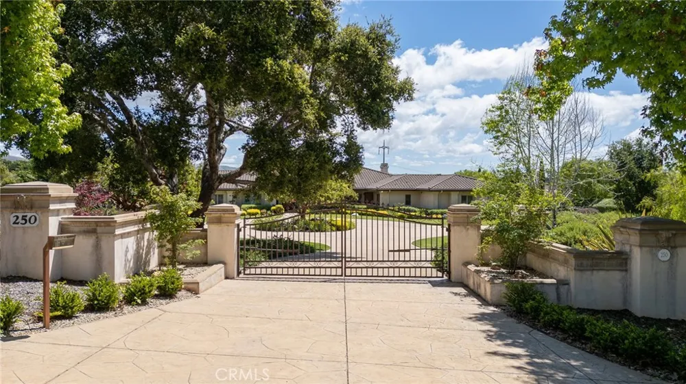 250 Foxen Bluff Lane Arroyo Grande, CA 93420