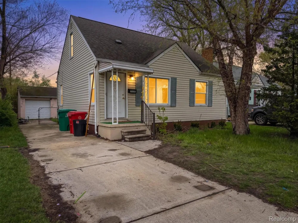 24811 Valley Avenue Eastpointe City, MI 48021