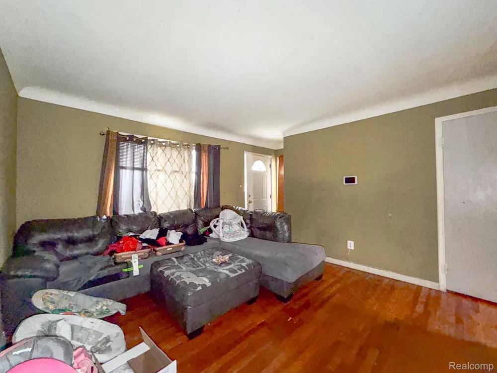 24811 Valley Avenue Eastpointe City, MI 48021