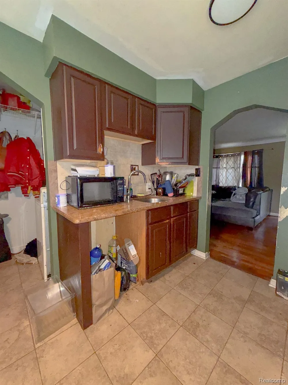 24811 Valley Avenue Eastpointe City, MI 48021