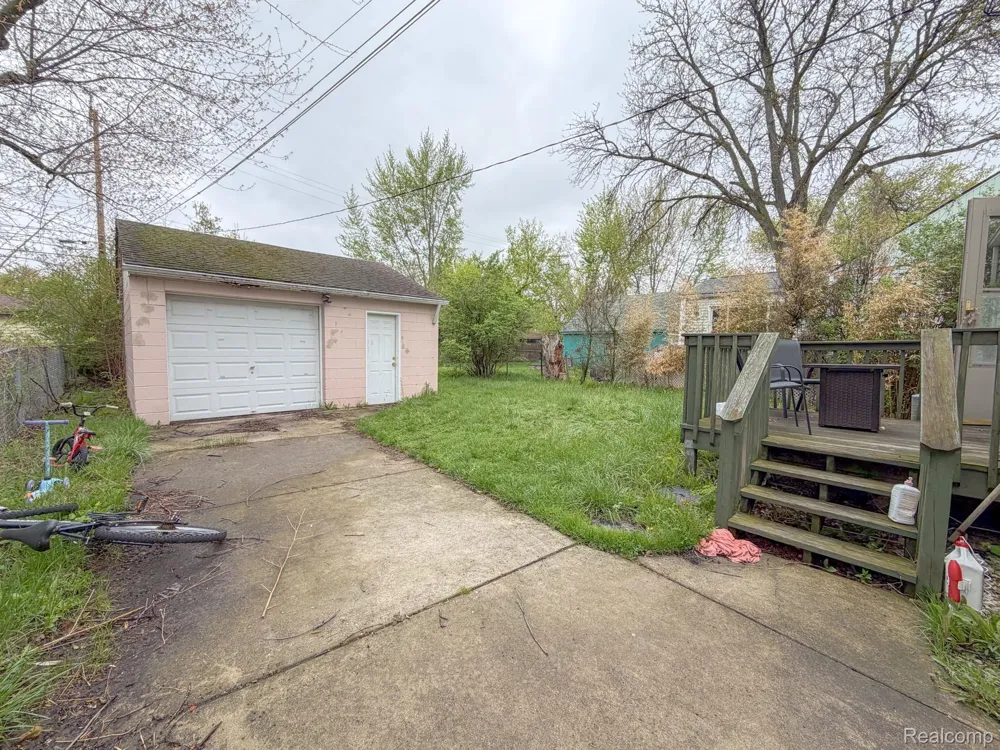 24811 Valley Avenue Eastpointe City, MI 48021
