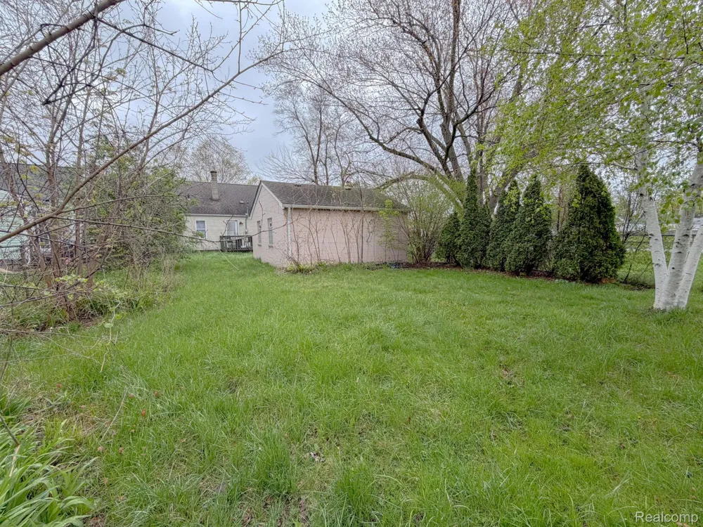 24811 Valley Avenue Eastpointe City, MI 48021