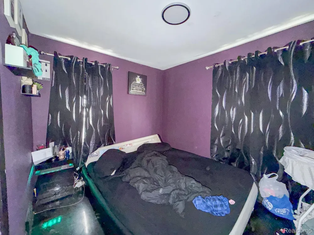 24811 Valley Avenue Eastpointe City, MI 48021