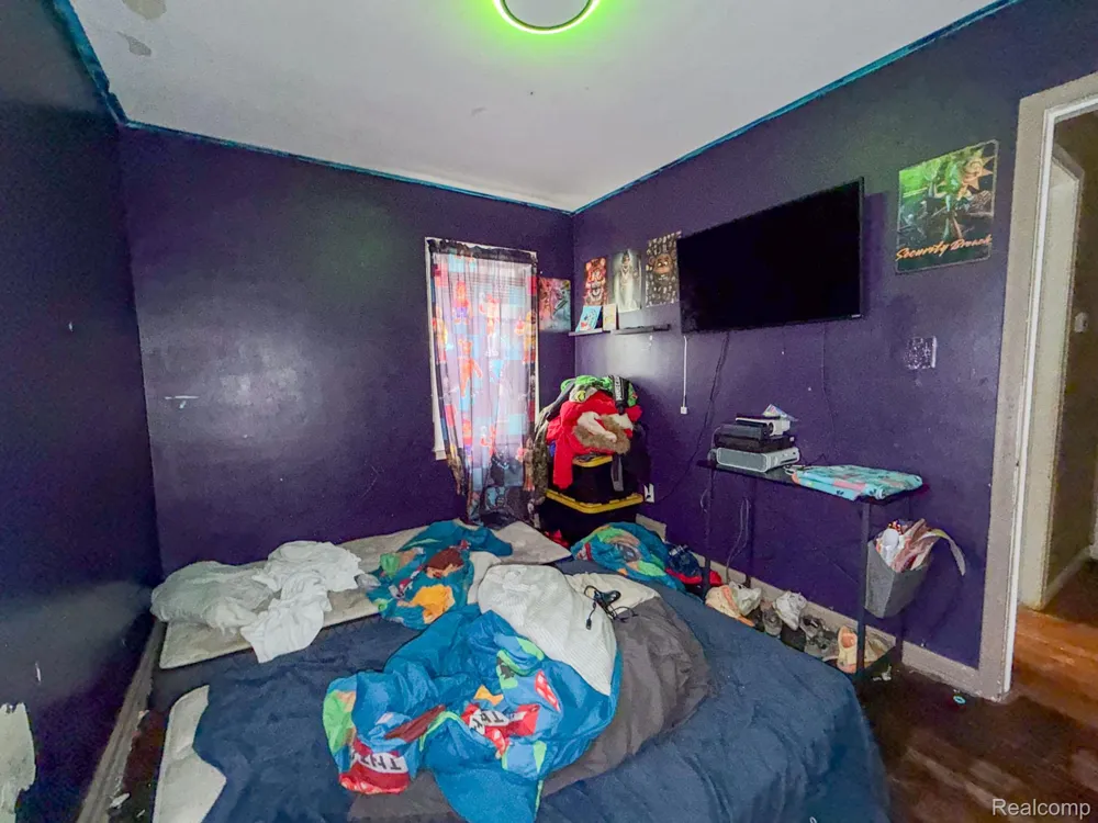 24811 Valley Avenue Eastpointe City, MI 48021