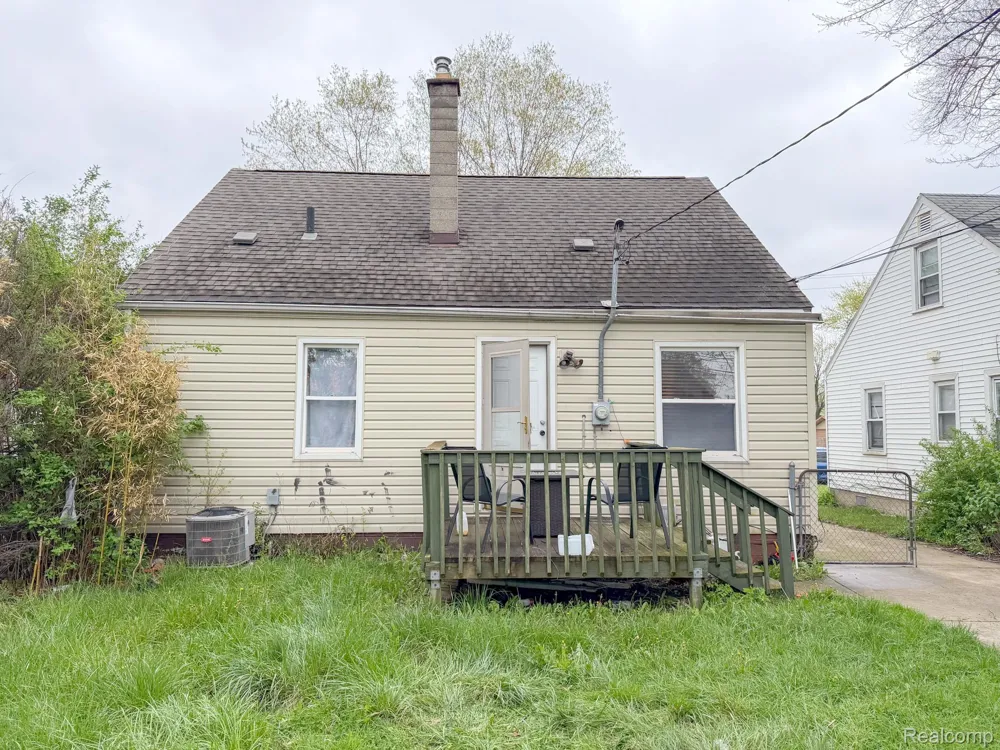 24811 Valley Avenue Eastpointe City, MI 48021