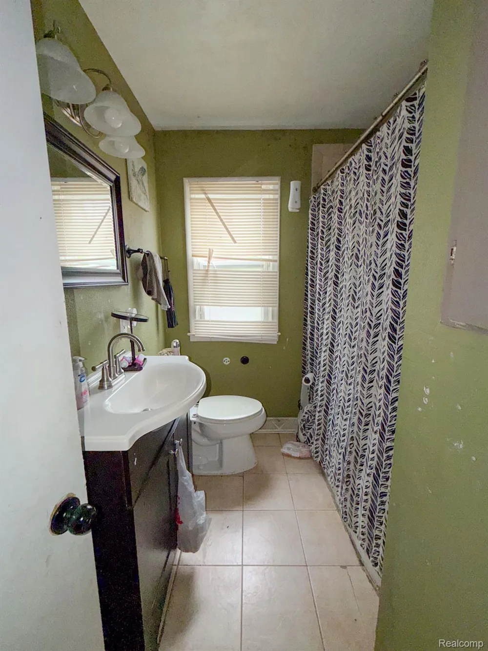 24811 Valley Avenue Eastpointe City, MI 48021