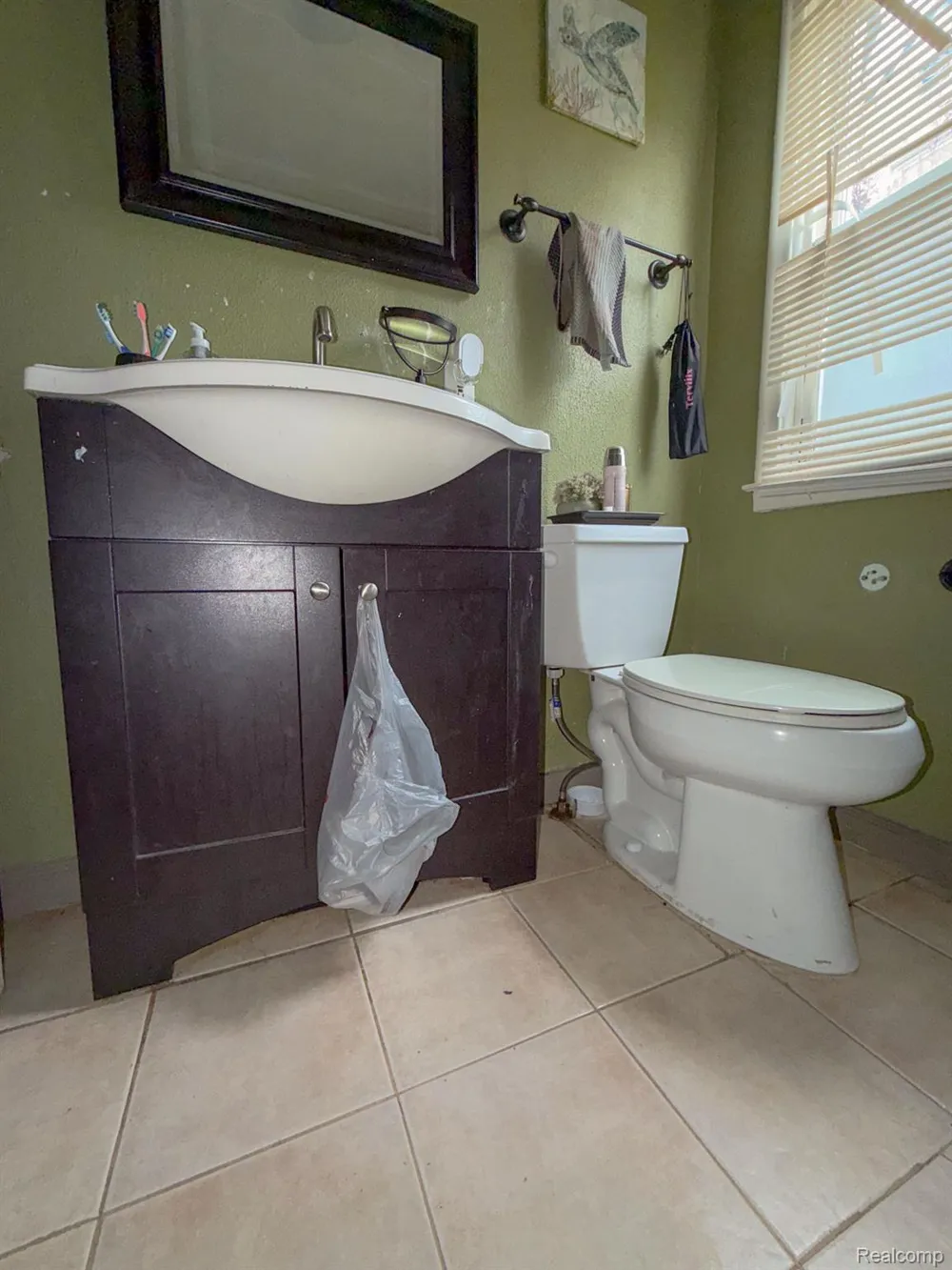 24811 Valley Avenue Eastpointe City, MI 48021