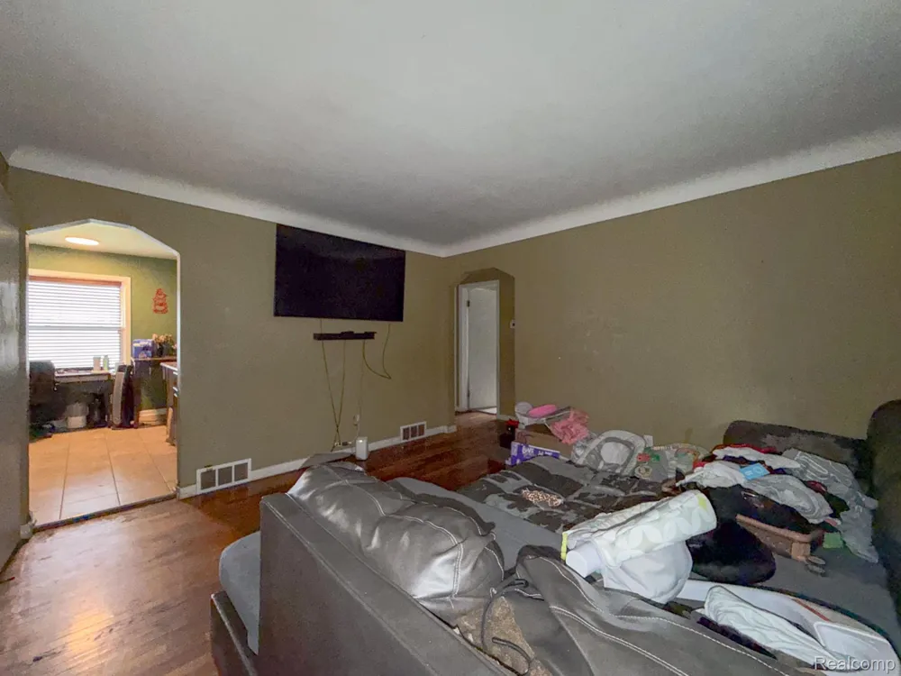 24811 Valley Avenue Eastpointe City, MI 48021