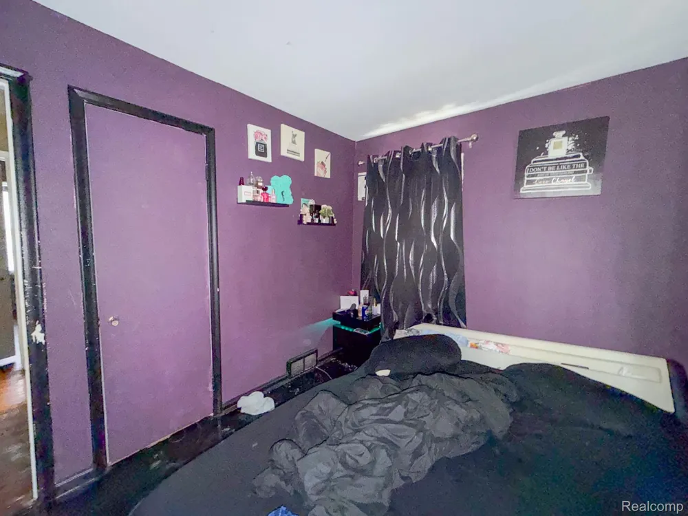 24811 Valley Avenue Eastpointe City, MI 48021