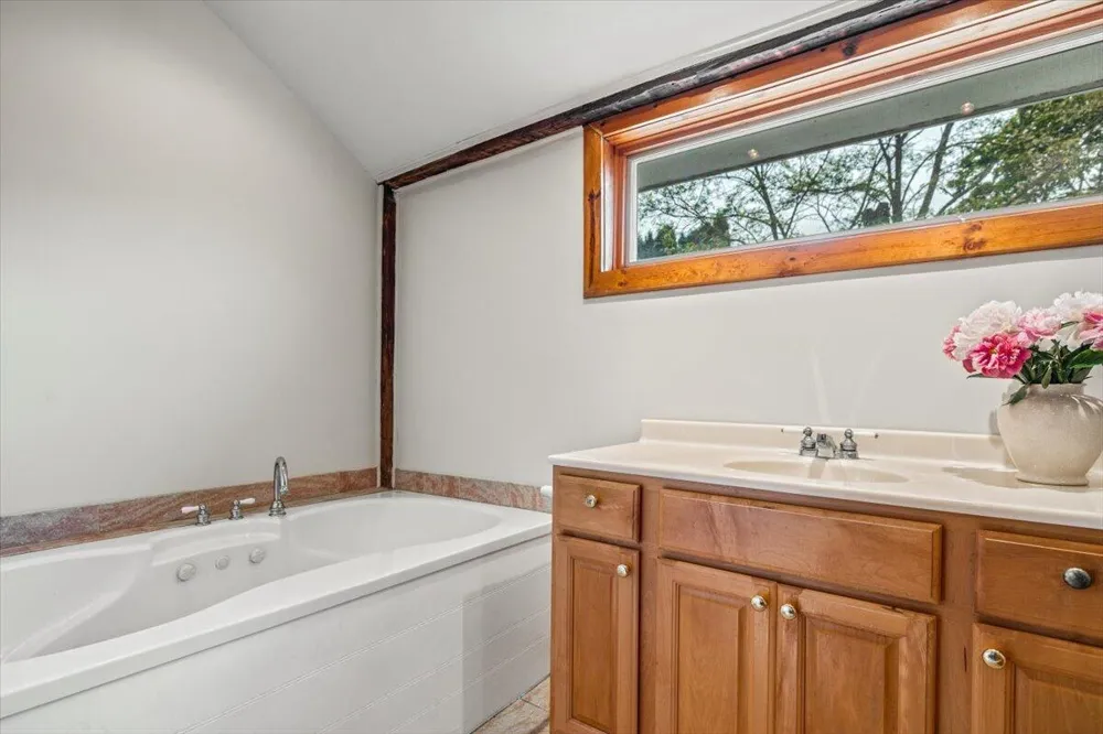 19196 Cleveland Avenue Galien Township, MI 49113