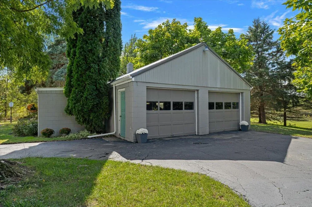 19196 Cleveland Avenue Galien Township, MI 49113