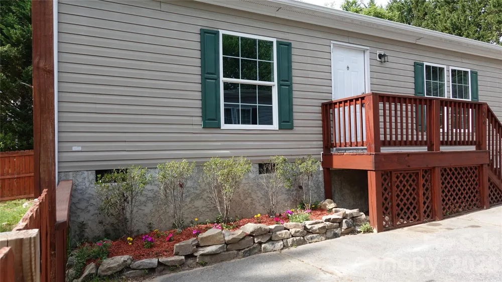 106 Central Avenue Swannanoa, NC 28778