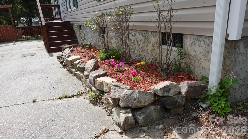 106 Central Avenue Swannanoa, NC 28778
