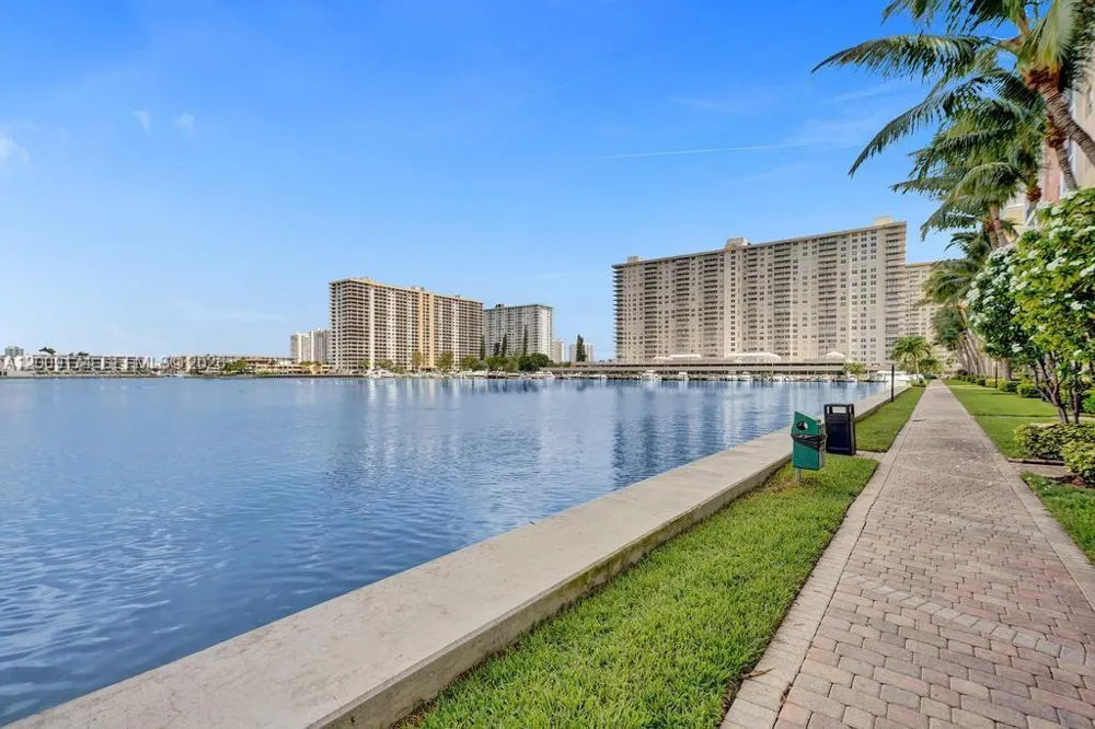 17100 Bay Rd #1511 Sunny Isles Beach, FL 33160