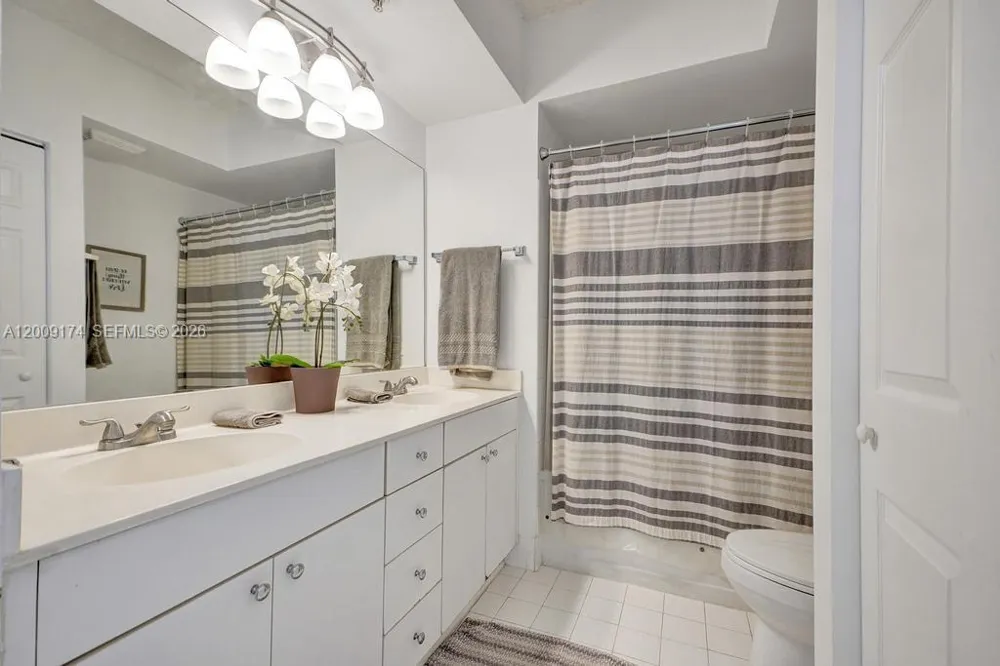17100 Bay Rd #1511 Sunny Isles Beach, FL 33160