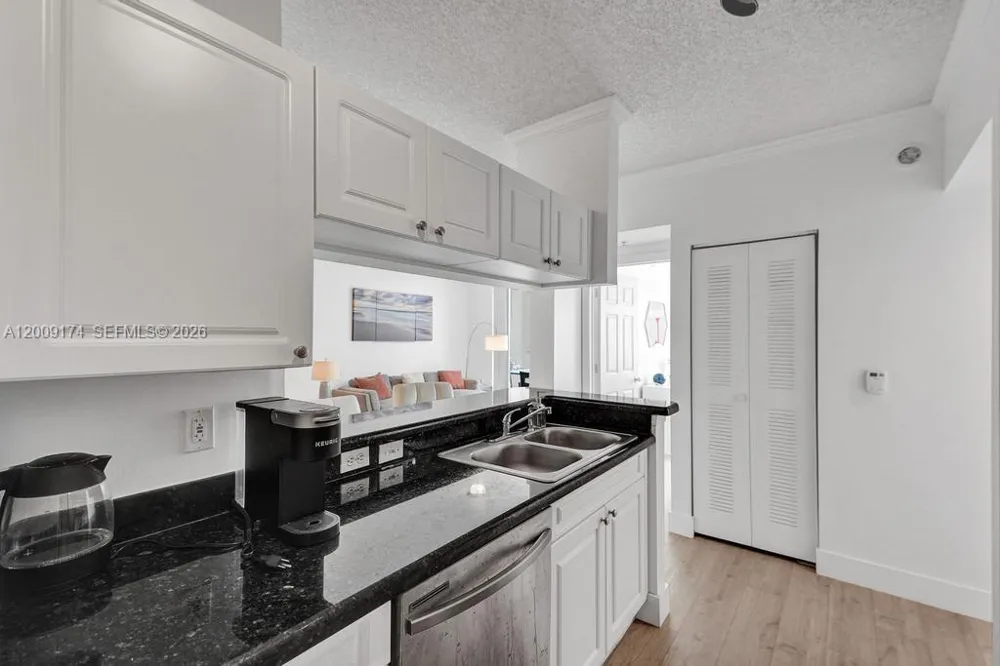 17100 Bay Rd #1511 Sunny Isles Beach, FL 33160