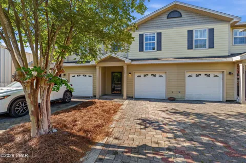 7203 Quail Hollow Drive