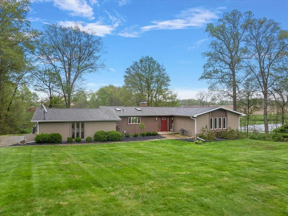 8467 Pucker Street Berrien Center, MI 49102