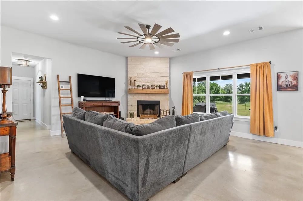 932 Fm 3137 Palo Pinto, TX 76484