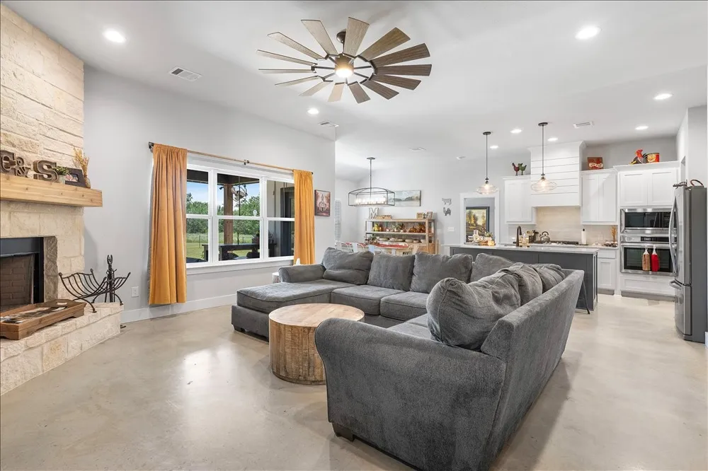 932 Fm 3137 Palo Pinto, TX 76484