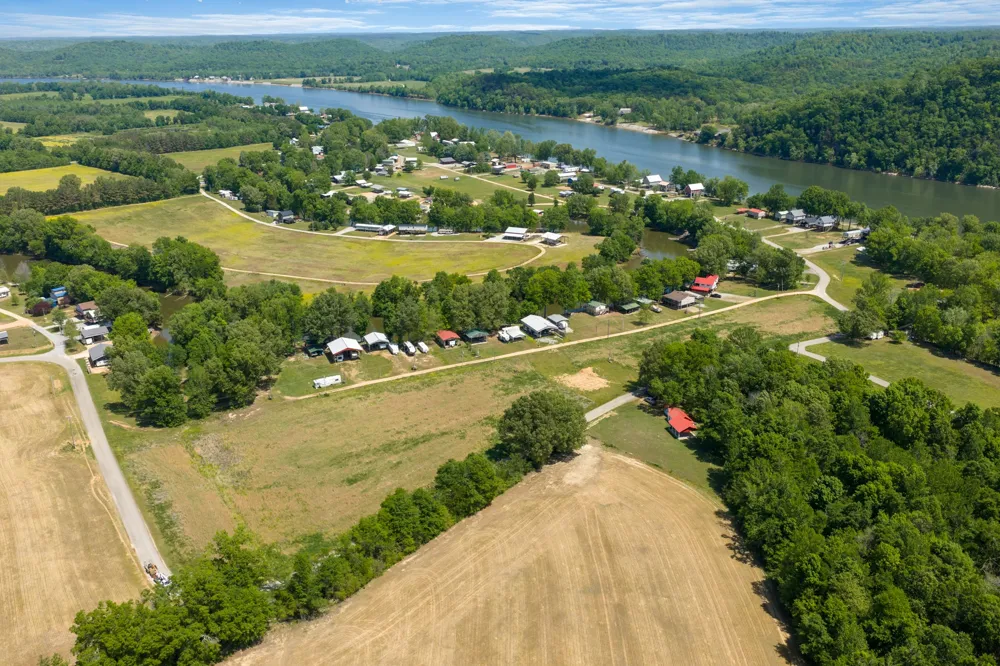 0 PEVAHOUSE CAMP LN Decaturville, TN 38329