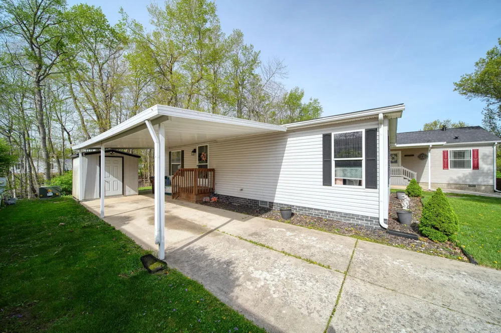 953 Savannah River Drive Adrian, MI 49221
