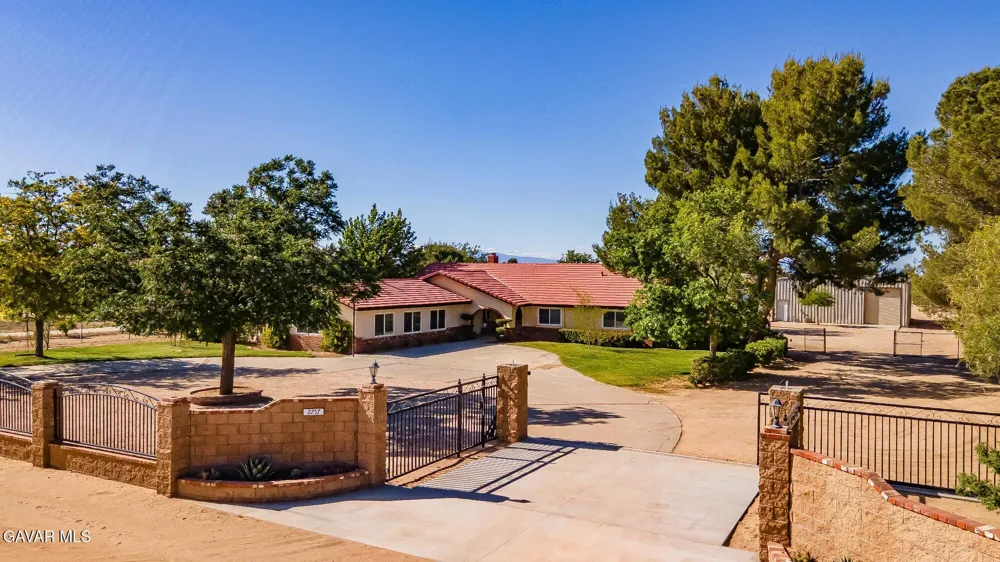 2257 W Avenue N8 Palmdale, CA 93551