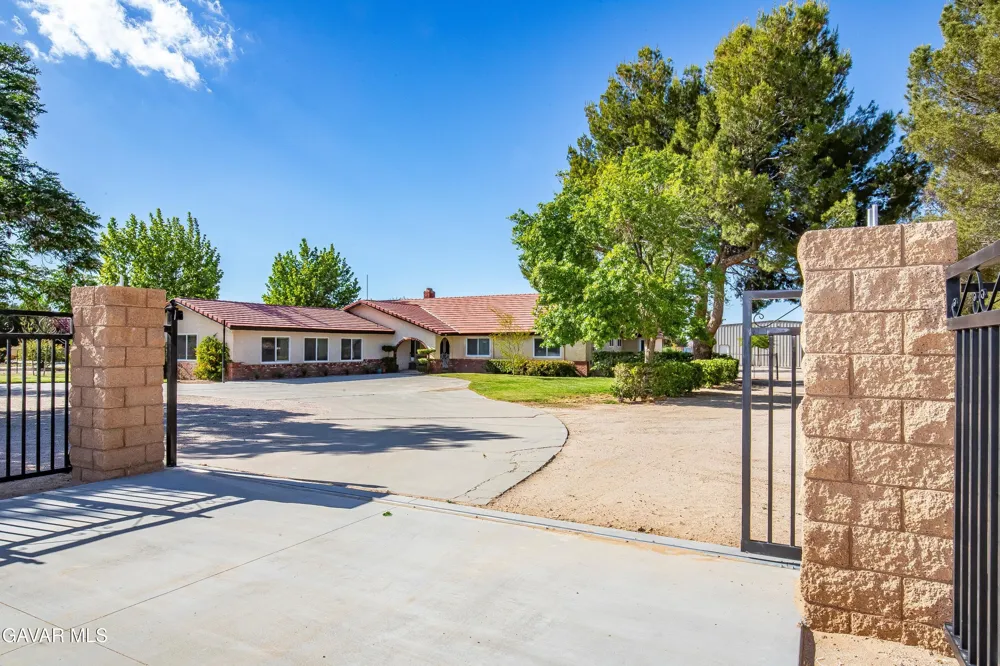 2257 W Avenue N8 Palmdale, CA 93551
