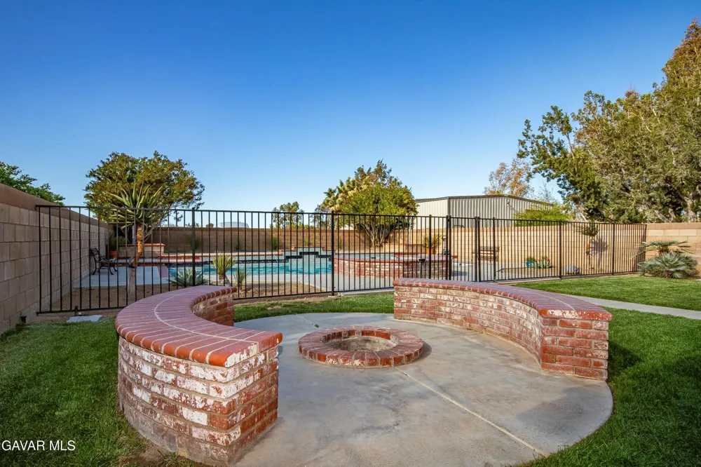 2257 W Avenue N8 Palmdale, CA 93551