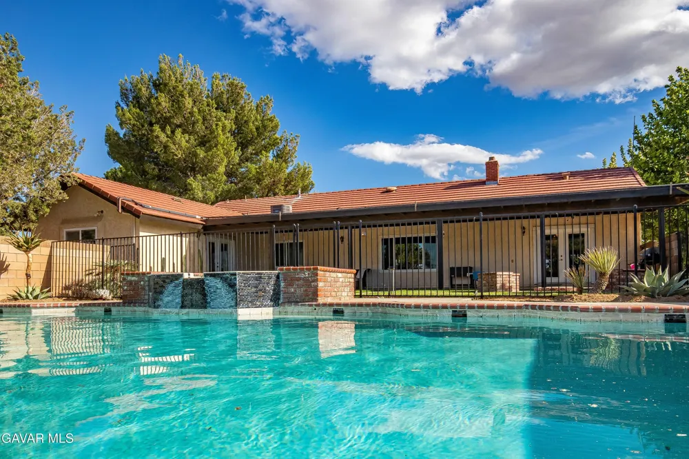 2257 W Avenue N8 Palmdale, CA 93551