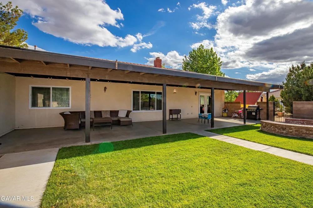 2257 W Avenue N8 Palmdale, CA 93551