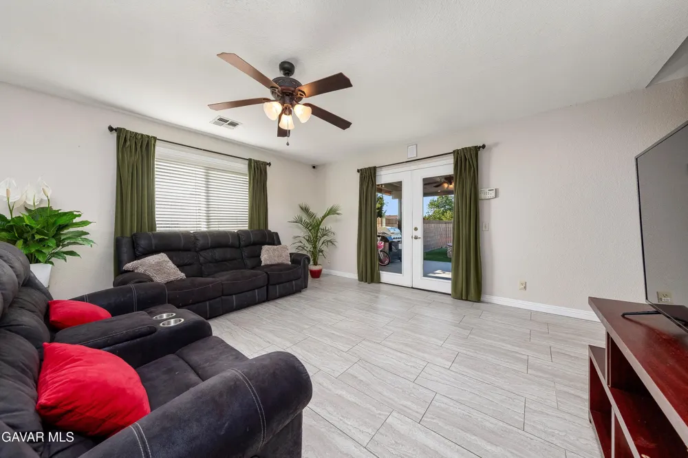 2257 W Avenue N8 Palmdale, CA 93551