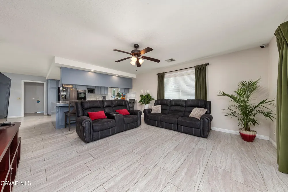 2257 W Avenue N8 Palmdale, CA 93551
