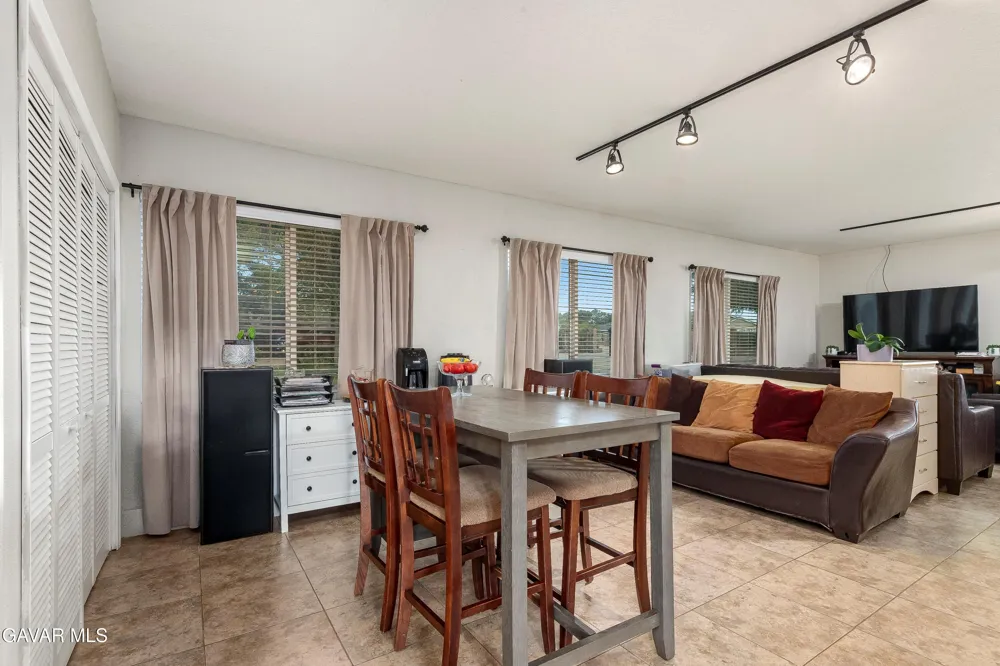 2257 W Avenue N8 Palmdale, CA 93551