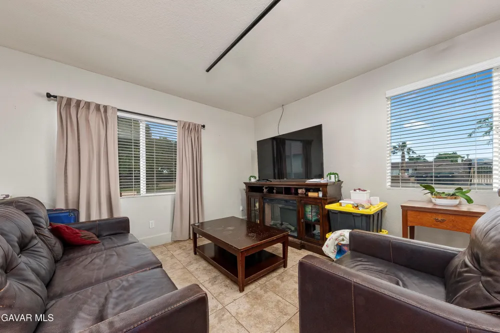 2257 W Avenue N8 Palmdale, CA 93551