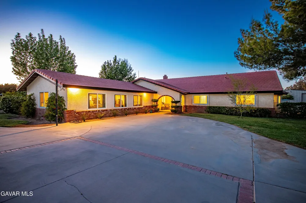 2257 W Avenue N8 Palmdale, CA 93551