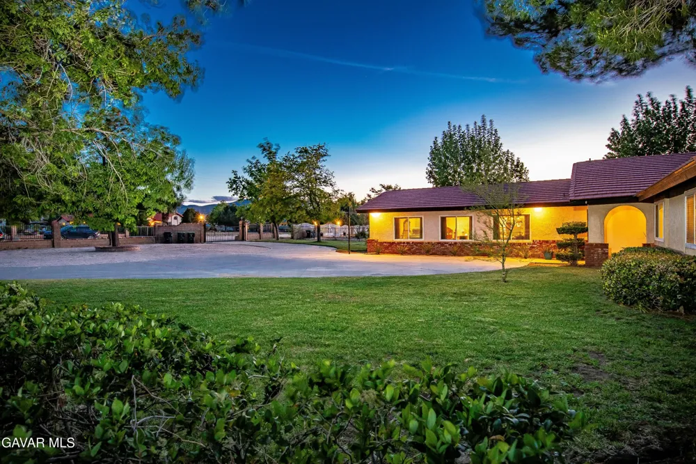 2257 W Avenue N8 Palmdale, CA 93551
