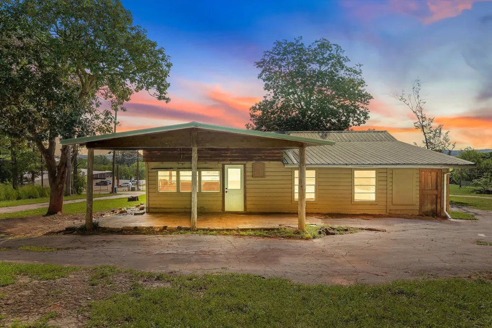 505 Willis Street Daingerfield, TX 75638