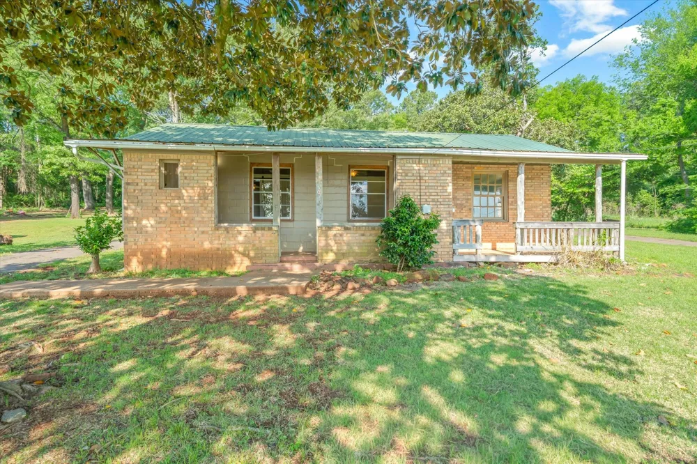 505 Willis Street Daingerfield, TX 75638