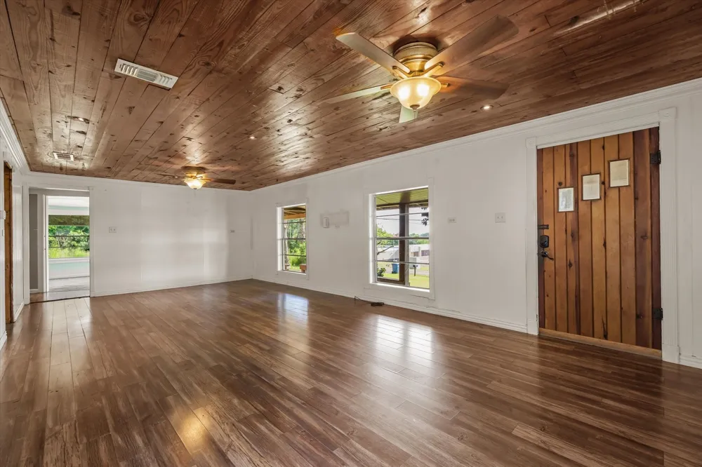 505 Willis Street Daingerfield, TX 75638