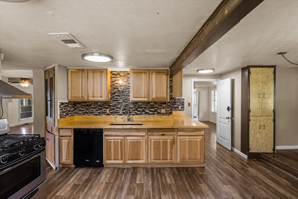 505 Willis Street Daingerfield, TX 75638
