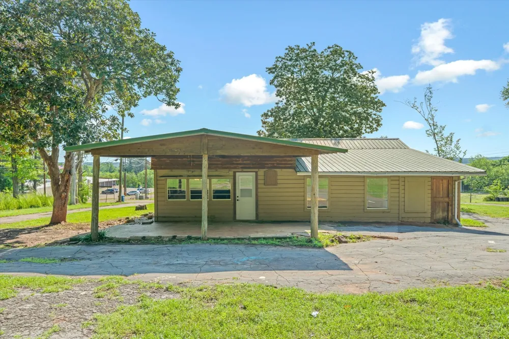 505 Willis Street Daingerfield, TX 75638