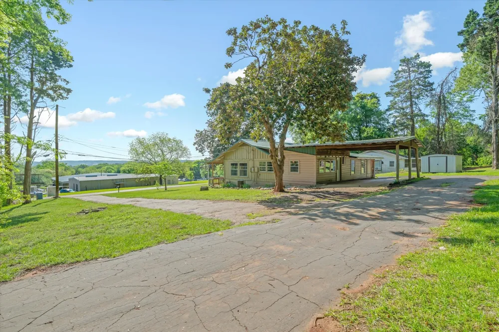 505 Willis Street Daingerfield, TX 75638