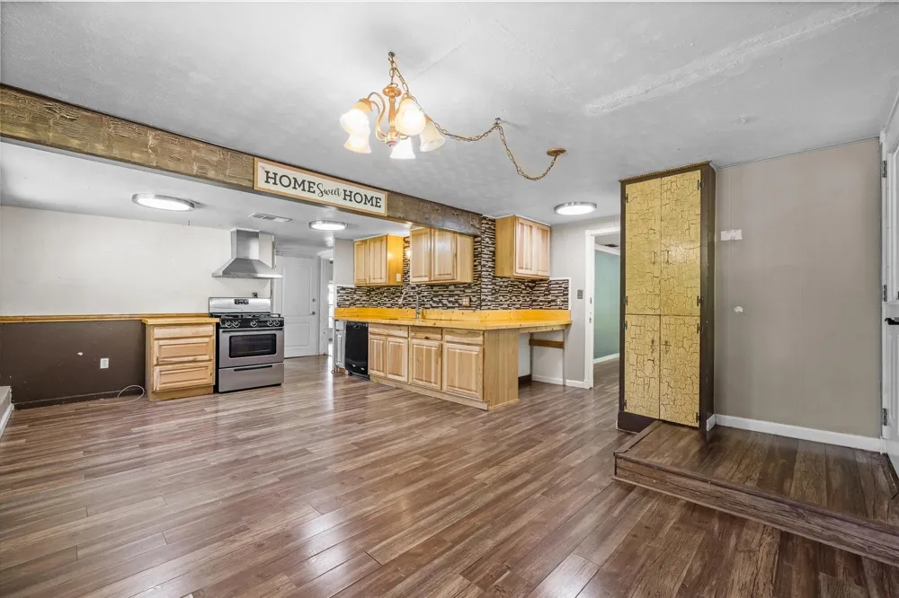 505 Willis Street Daingerfield, TX 75638