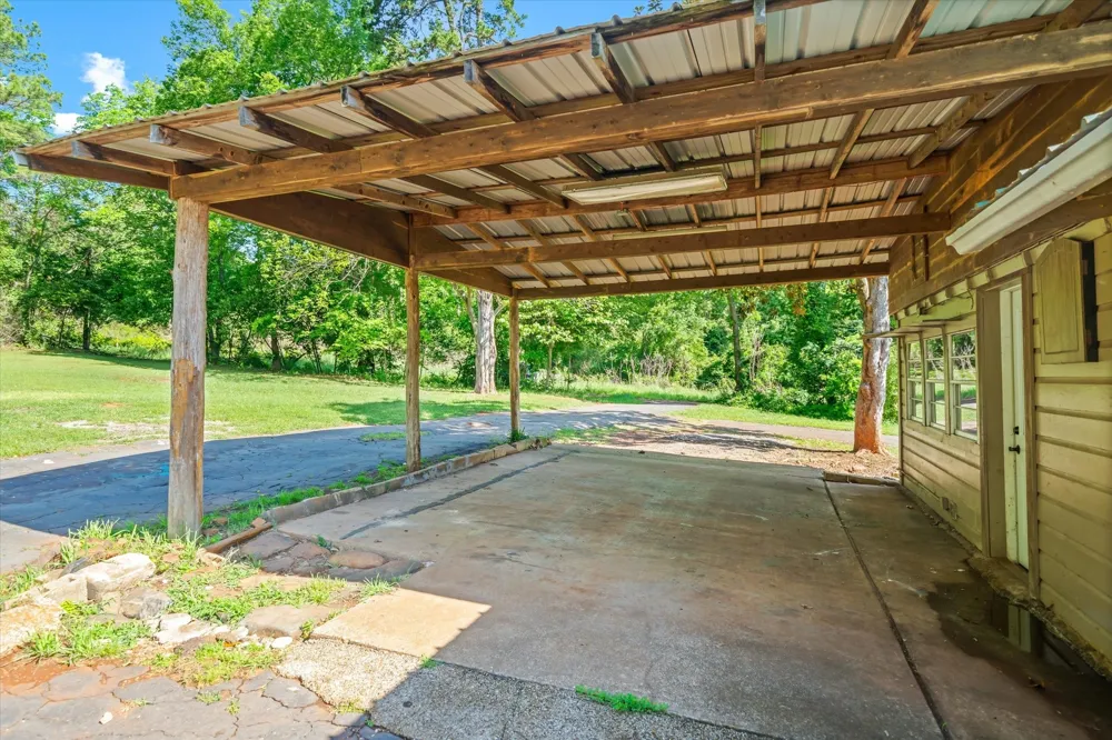 505 Willis Street Daingerfield, TX 75638