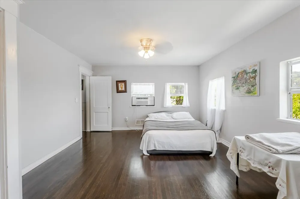 1101 Oak Avenue Mineral Wells, TX 76067