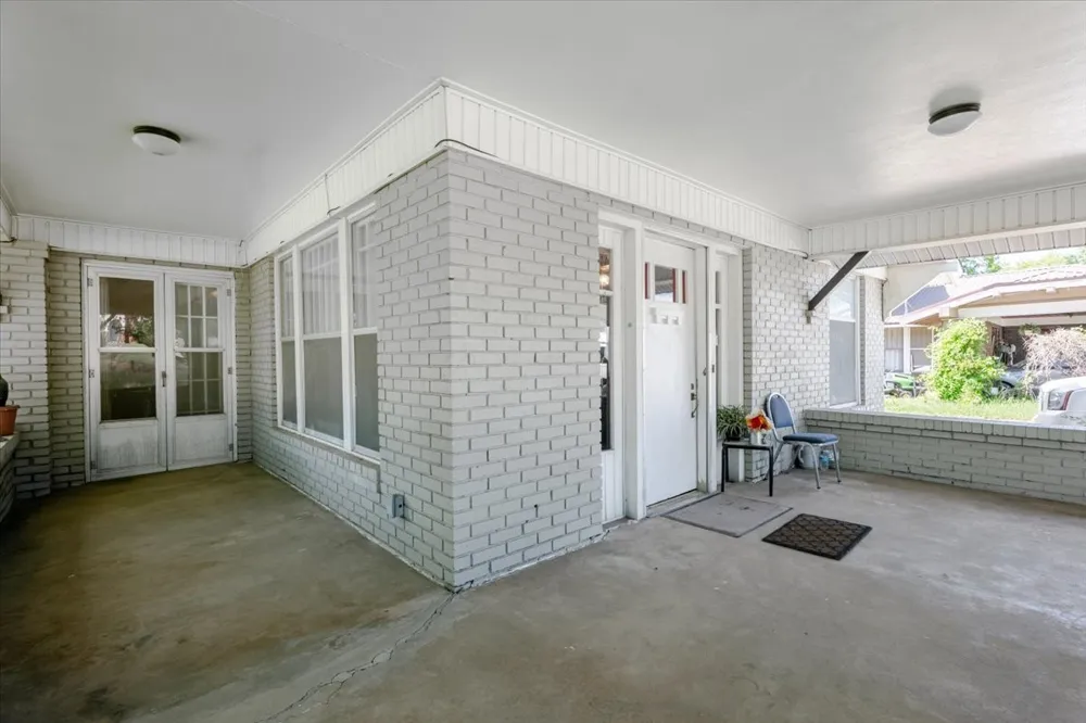 1101 Oak Avenue Mineral Wells, TX 76067