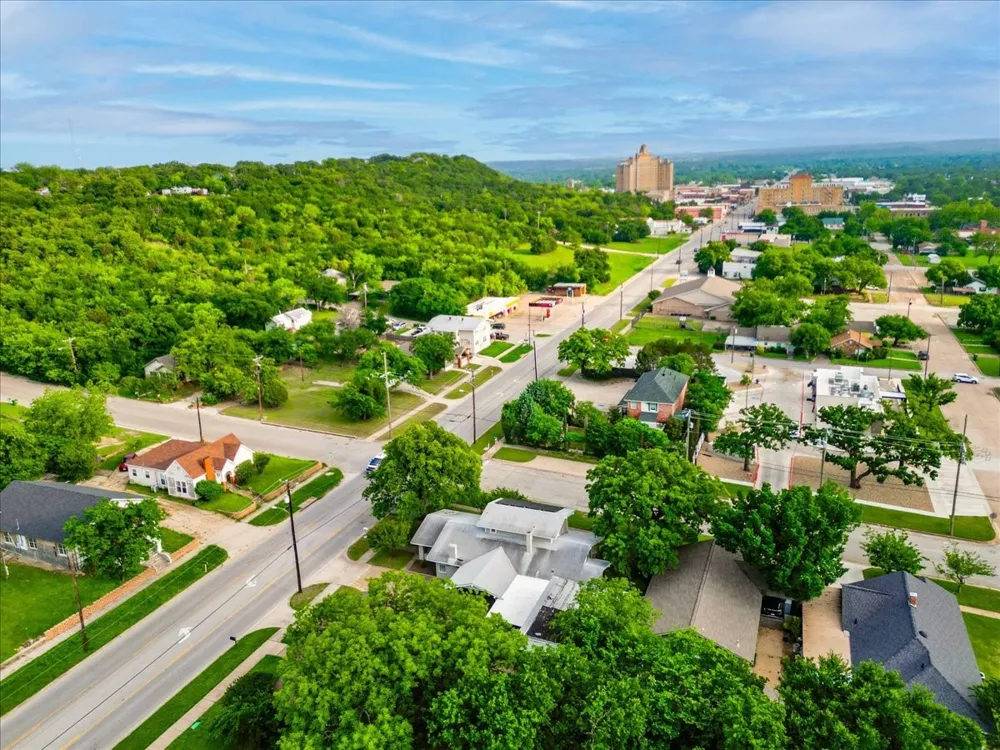 1101 Oak Avenue Mineral Wells, TX 76067