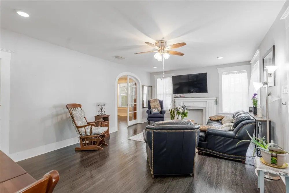 1101 Oak Avenue Mineral Wells, TX 76067