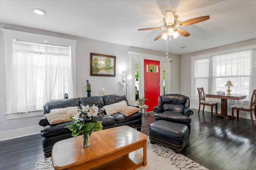 1101 Oak Avenue Mineral Wells, TX 76067